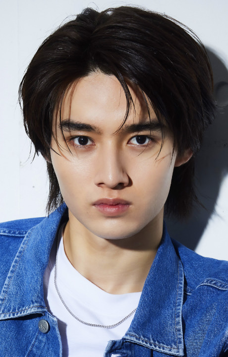 藤岡真威人 